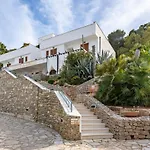 Auralba Hotel