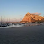 Auralba Hotel 3*