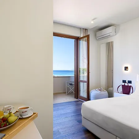 Auralba Hotel 3*
