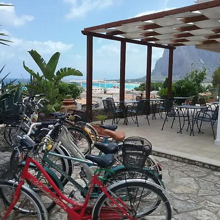 Auralba Hotel 3*